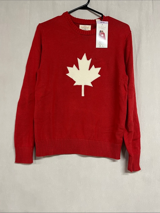 Weatherproof Sweaters - Red Crewneck Sweater with Cream Maple Leaf NWT 🍁 Cotton